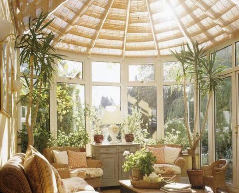 建造一個(gè)陽光房怎樣才會(huì)穩(wěn)妥？4大因素不可或缺
