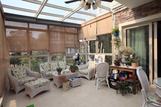 露天院子封閉成陽光房，農(nóng)村又一景色，這么裝修的不在少數(shù)